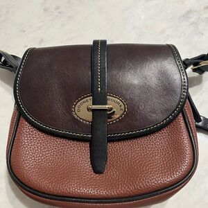 Dooney & Bourke Vintage Brown Leather cross-body Bag